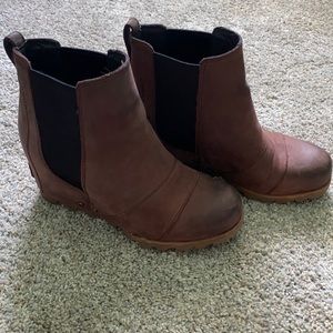 Burgundy Sorel Wedge Boots Size 8